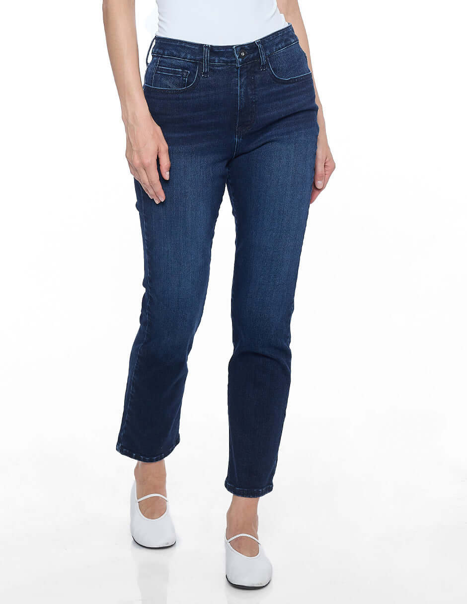 Jeans rectos de color azul marino, estilo vaquero, de la línea Esenciales, perfectos para otoño e invierno.