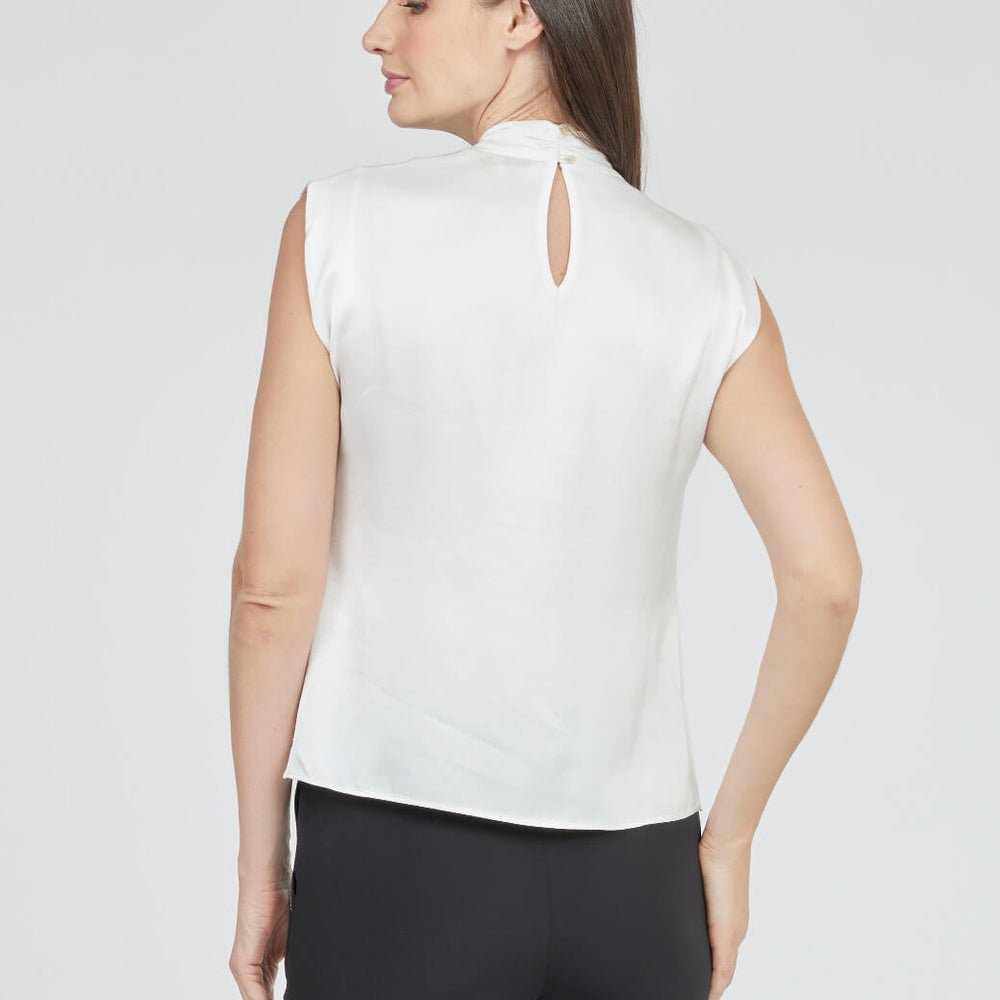 
                      
                        Blusa marfil Velia
                      
                    