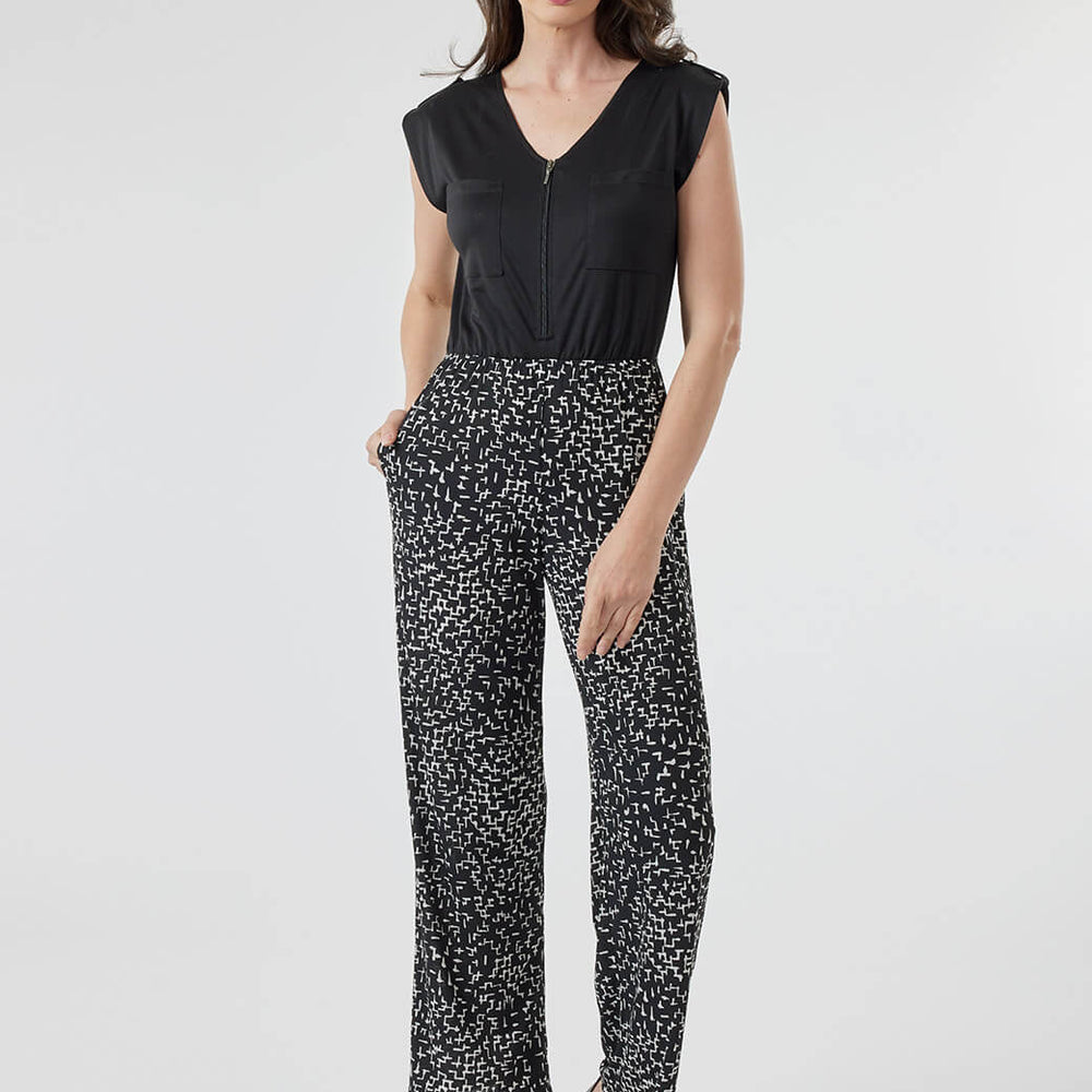 
                      
                        Jumpsuit negro Velia
                      
                    