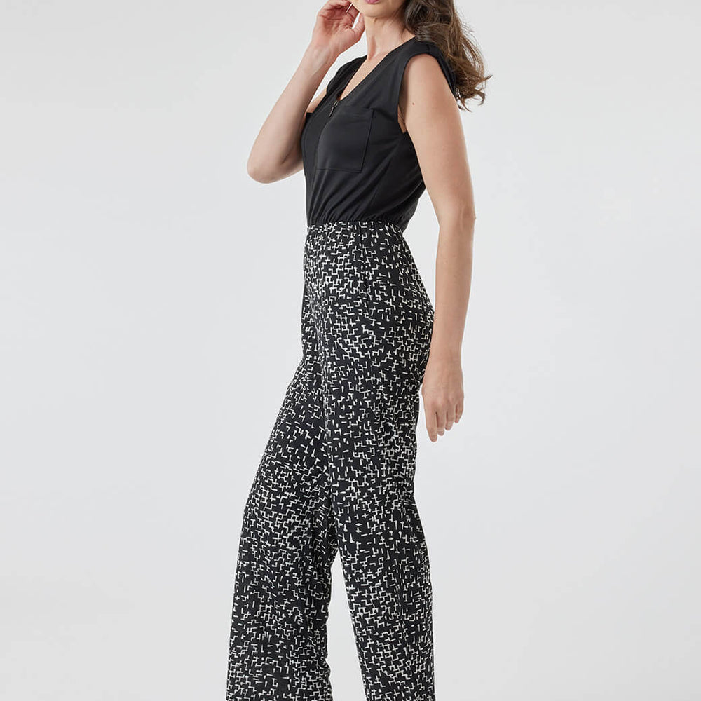 
                      
                        Jumpsuit negro Velia
                      
                    