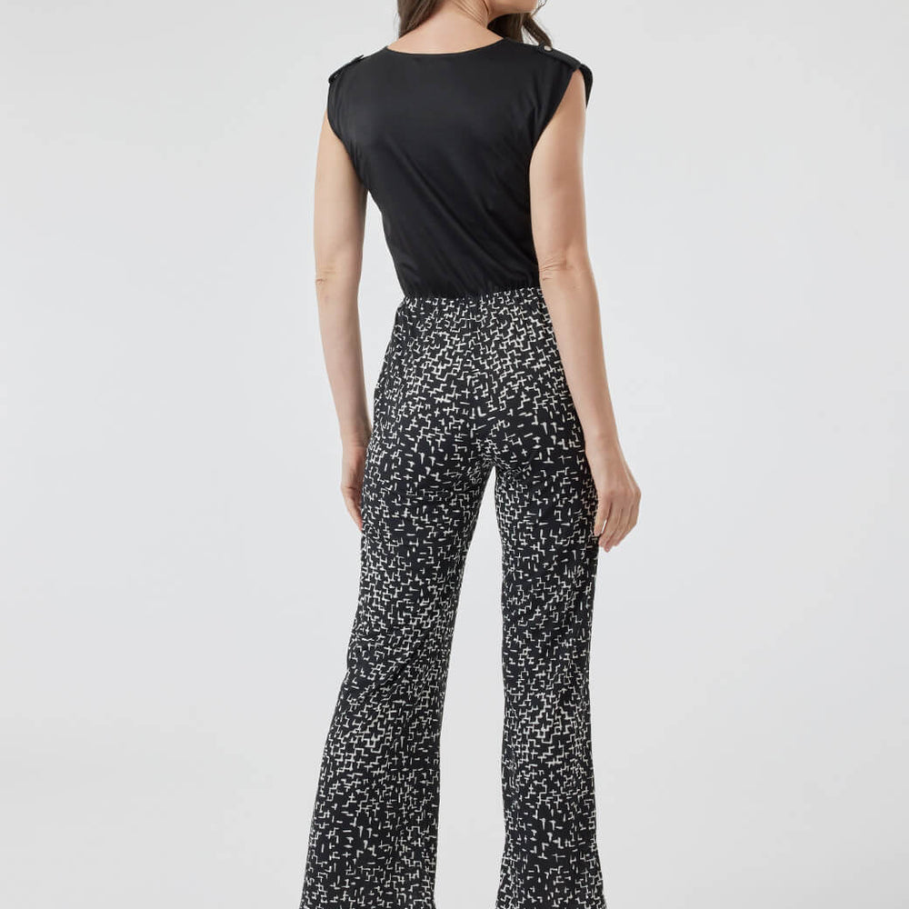 
                      
                        Jumpsuit negro Velia
                      
                    