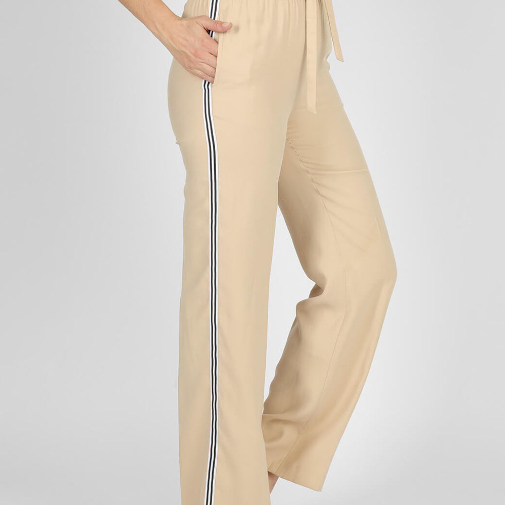 
                      
                        Pantalón beige Libia
                      
                    