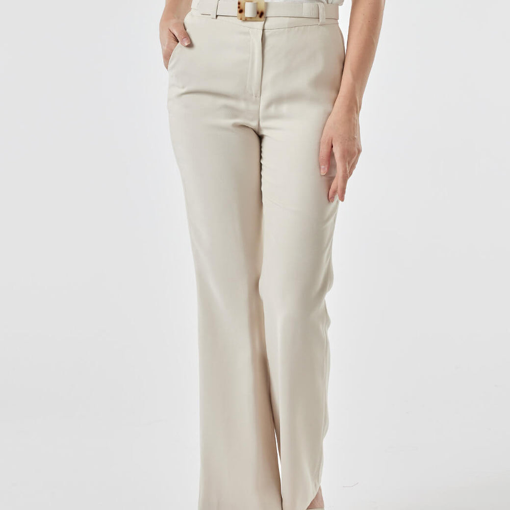 
                      
                        Pantalón beige Kaela
                      
                    