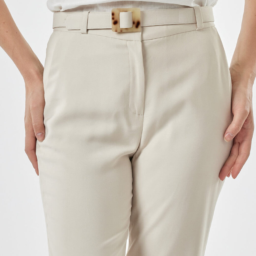 
                      
                        Pantalón beige Kaela
                      
                    