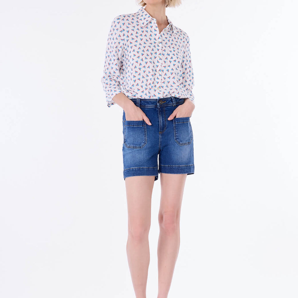 Short azul con bolsillos Esenciales