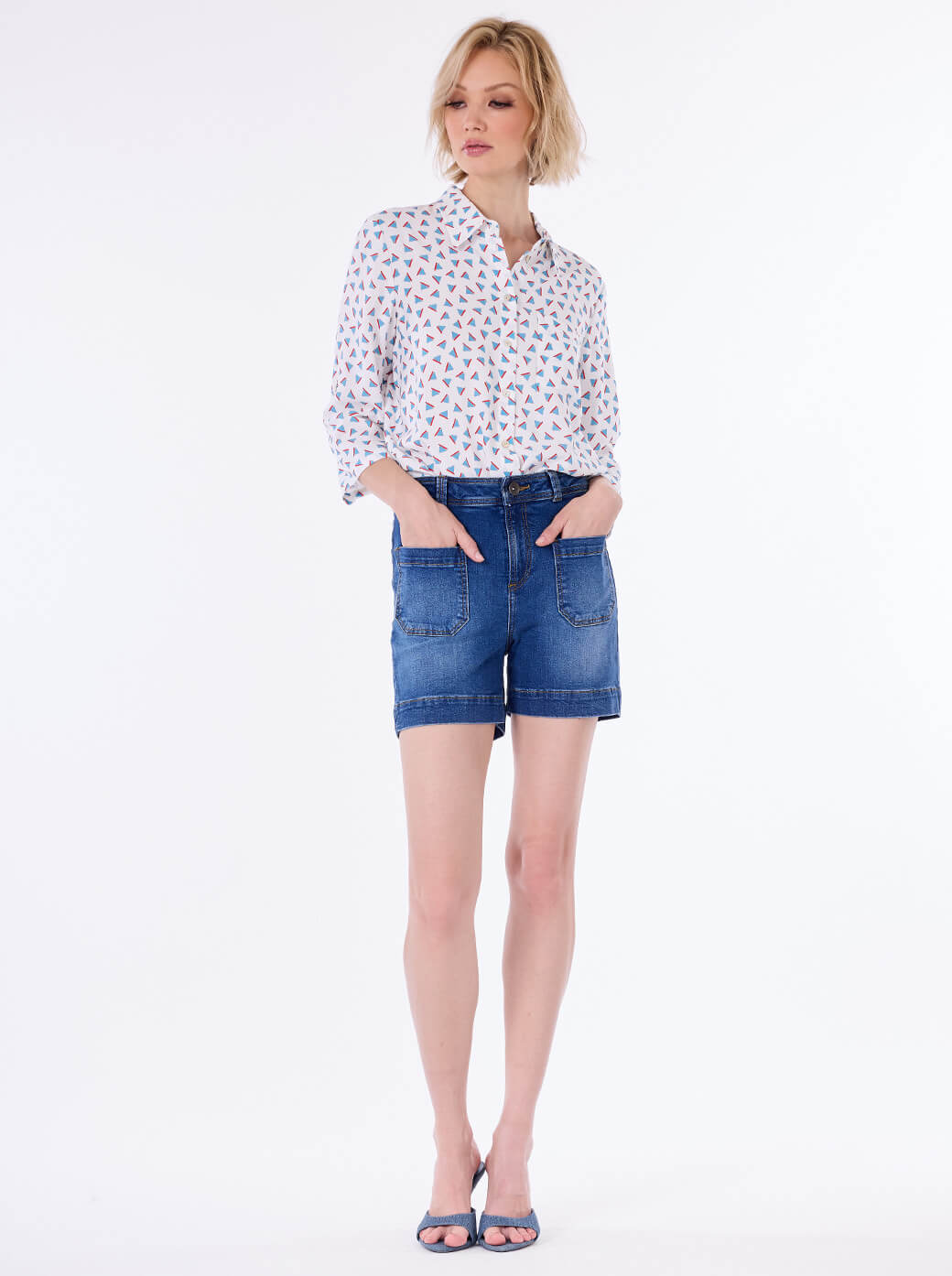 Short azul con bolsillos Esenciales