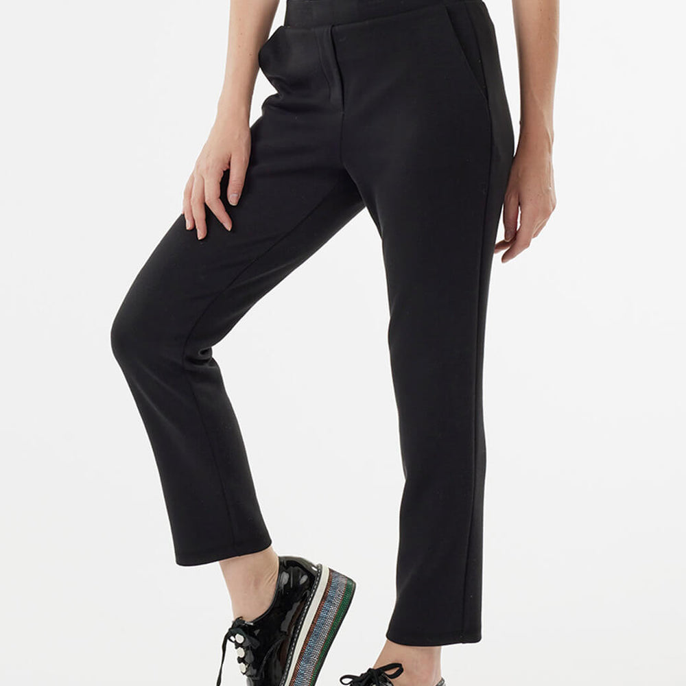 
                      
                        Pants recto negro Comfort
                      
                    