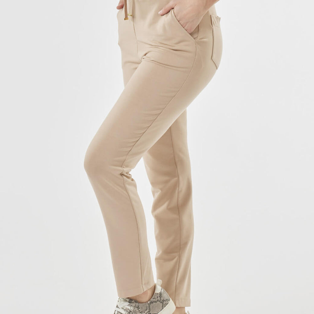 
                      
                        Pants beige con forro Comfort
                      
                    