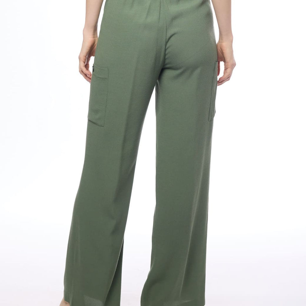 
                      
                        Pantalón verde Yasbeth
                      
                    