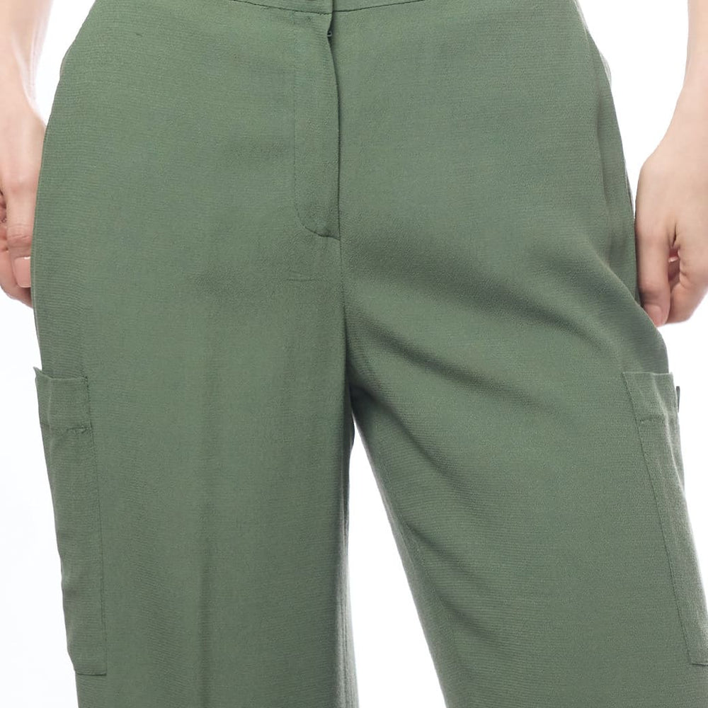 
                      
                        Pantalón verde Yasbeth
                      
                    