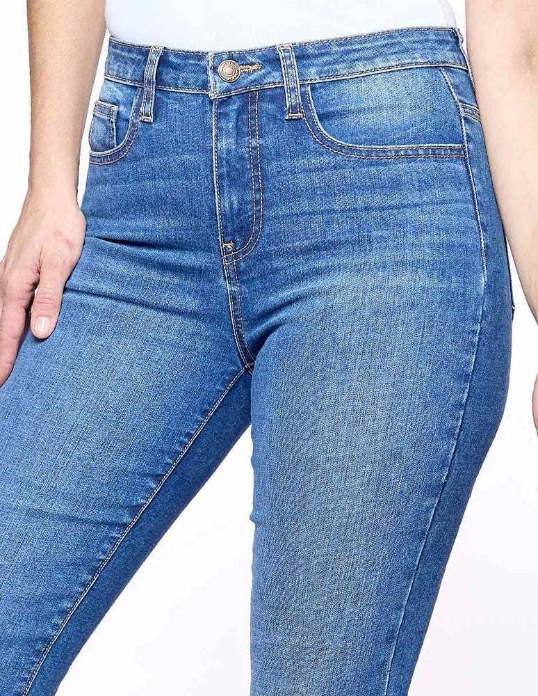 
                      
                        Jeans corte vaquero Esenciales
                      
                    