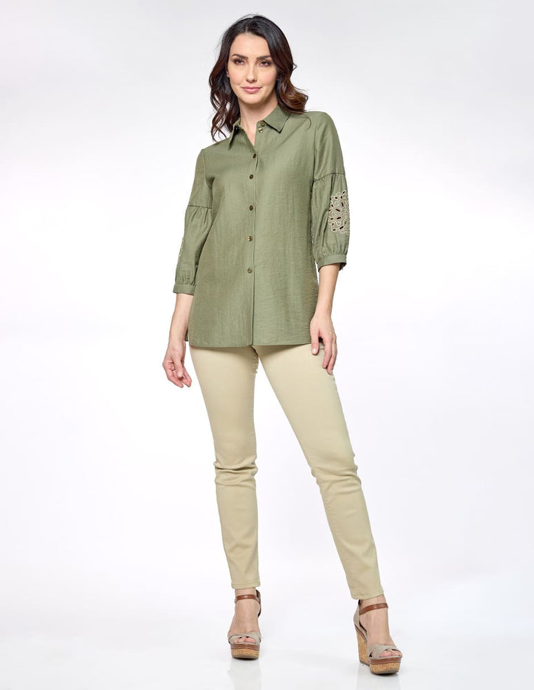 
                      
                        Blusa verde olvio lisa Esenciales
                      
                    