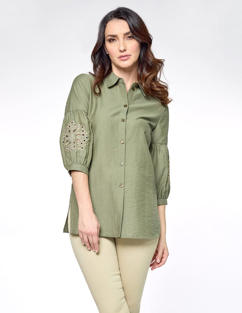 
                      
                        Blusa verde olvio lisa Esenciales
                      
                    