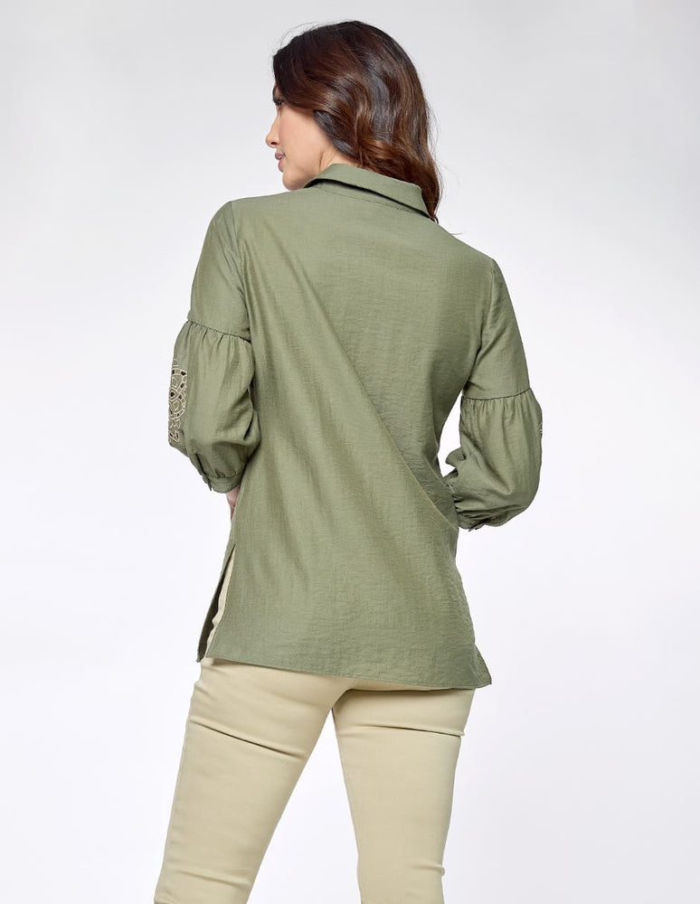 
                      
                        Blusa verde olvio lisa Esenciales
                      
                    