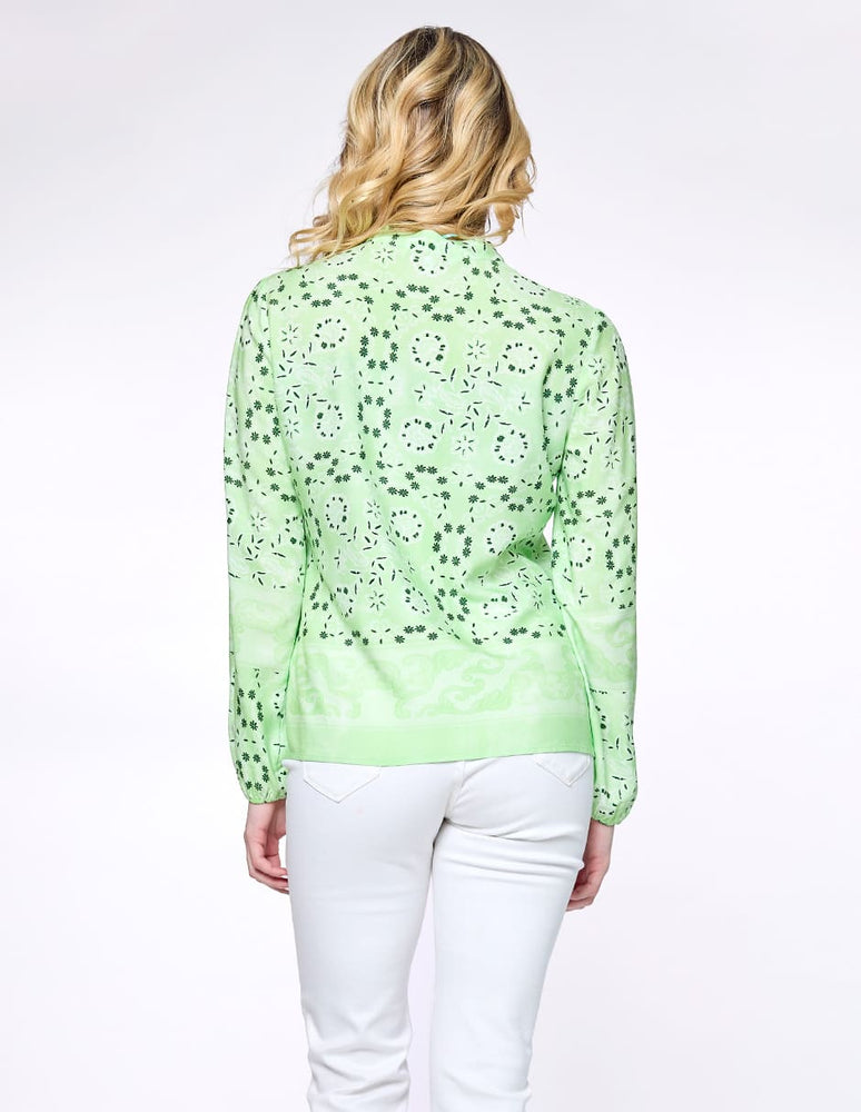 
                      
                        Blusa estampada verde Esenciales
                      
                    