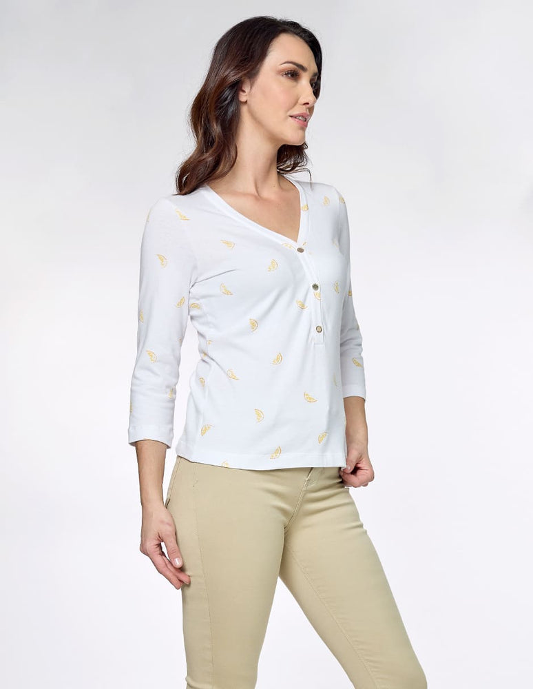 
                      
                        Blusa estampada blanca Esenciales
                      
                    