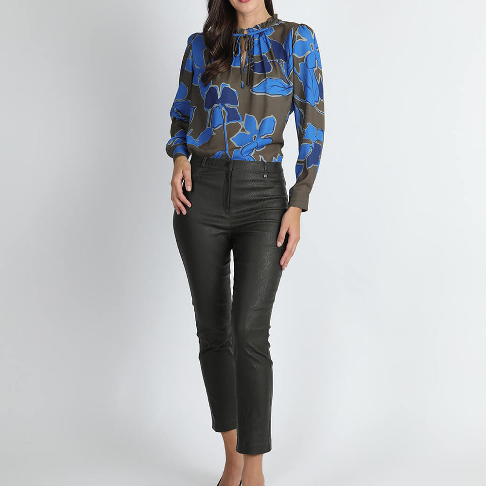 
                      
                        Blusa olivo Ivy
                      
                    