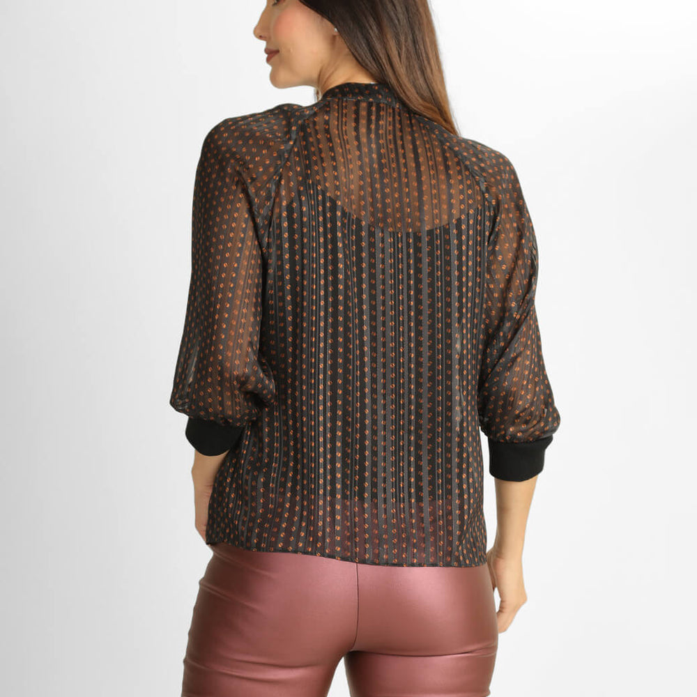 
                      
                        Blusa negra Marisa
                      
                    