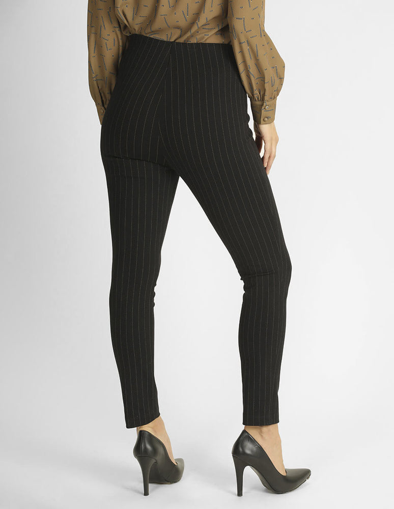 
                      
                        Leggings negros Lucie
                      
                    