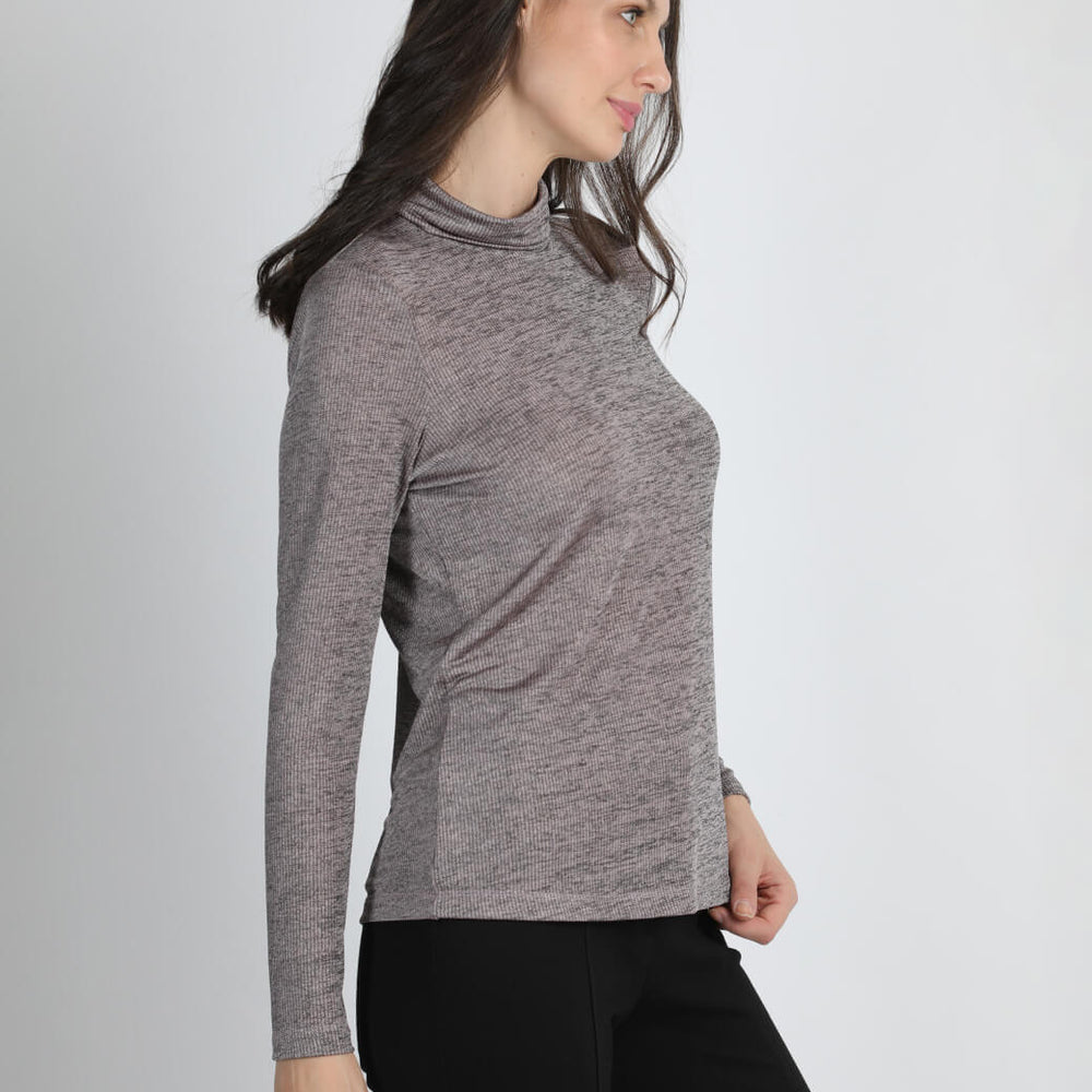 
                      
                        Blusa gris con rosa Ivannia
                      
                    