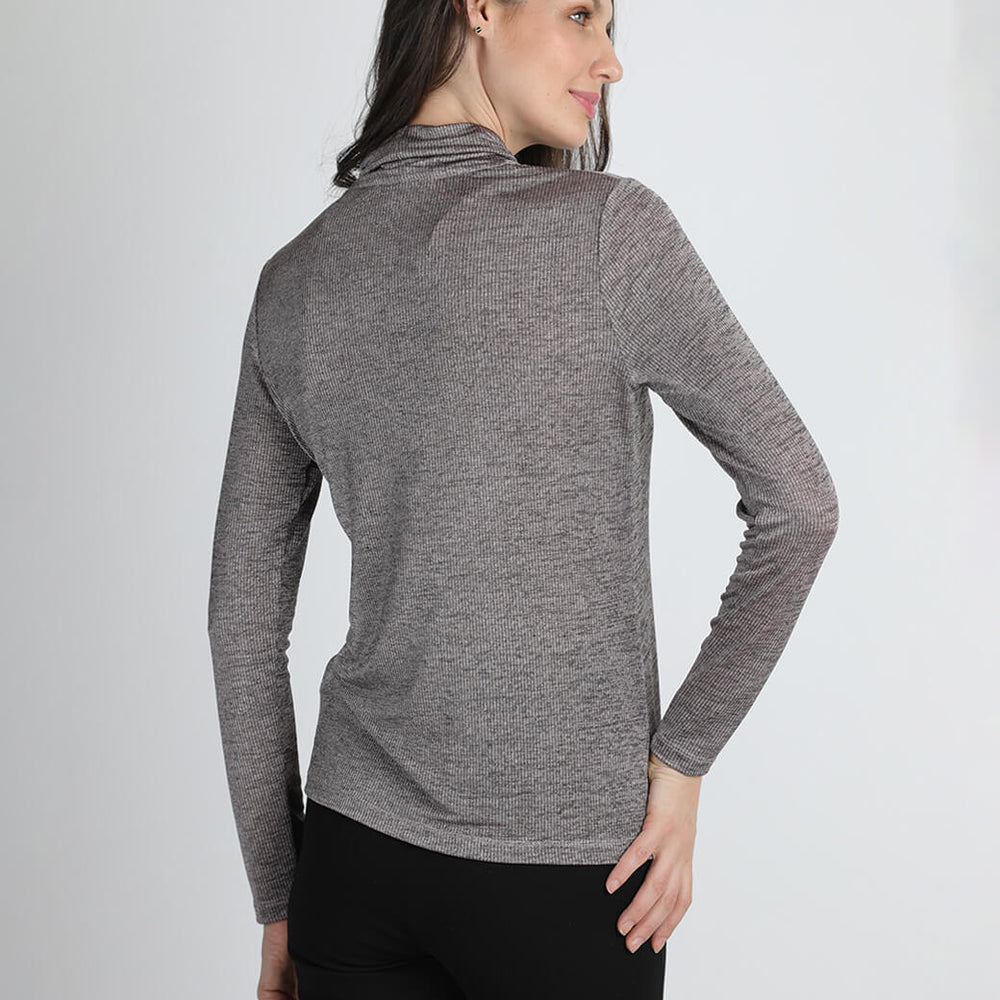 
                      
                        Blusa gris con rosa Ivannia
                      
                    