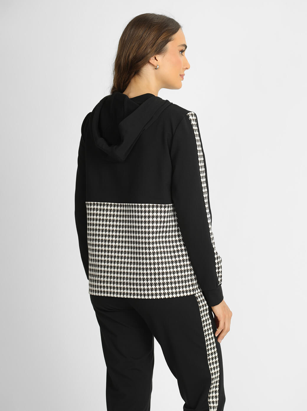 Sudadera negra con capucha New comfort