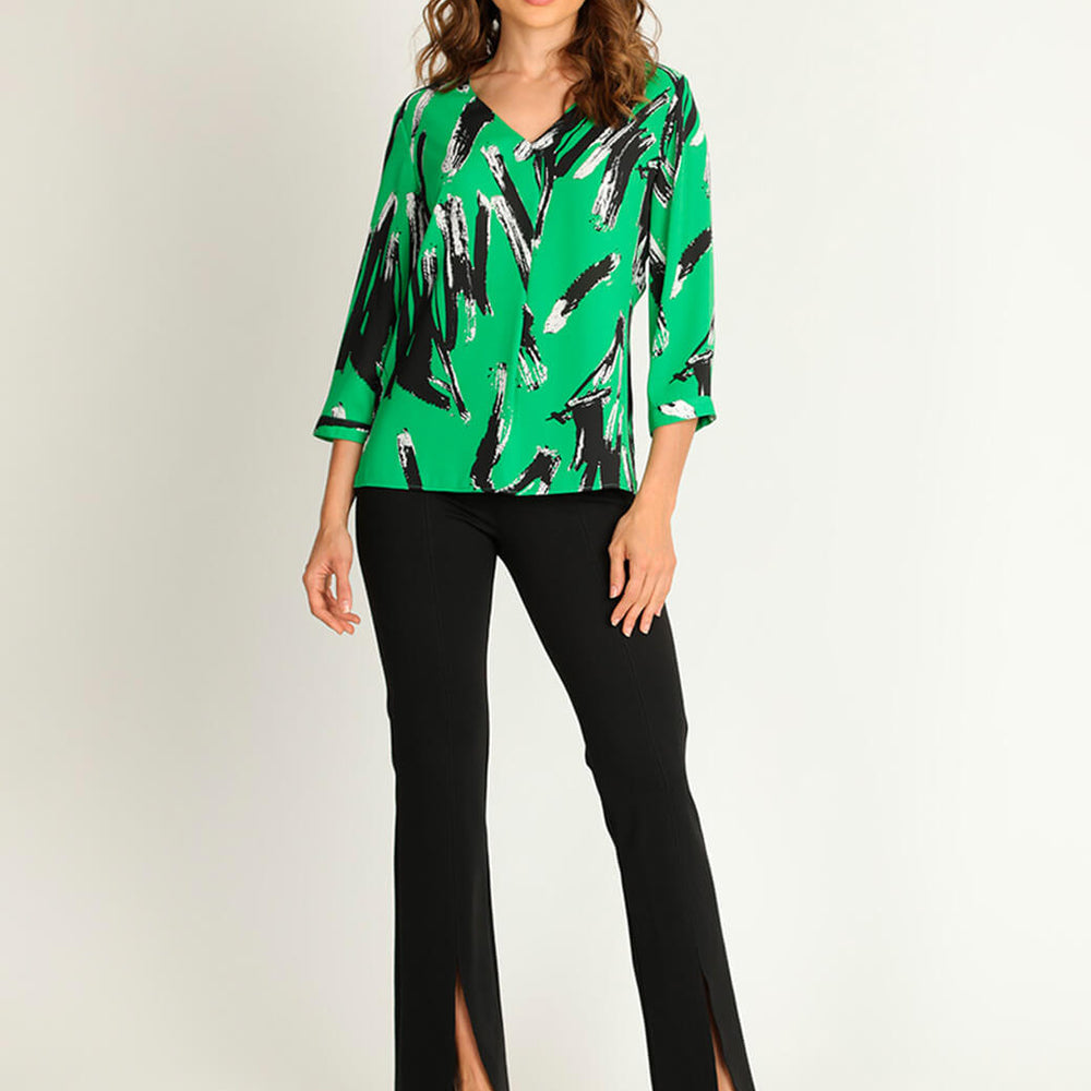 
                      
                        Blusa verde estampada
                      
                    