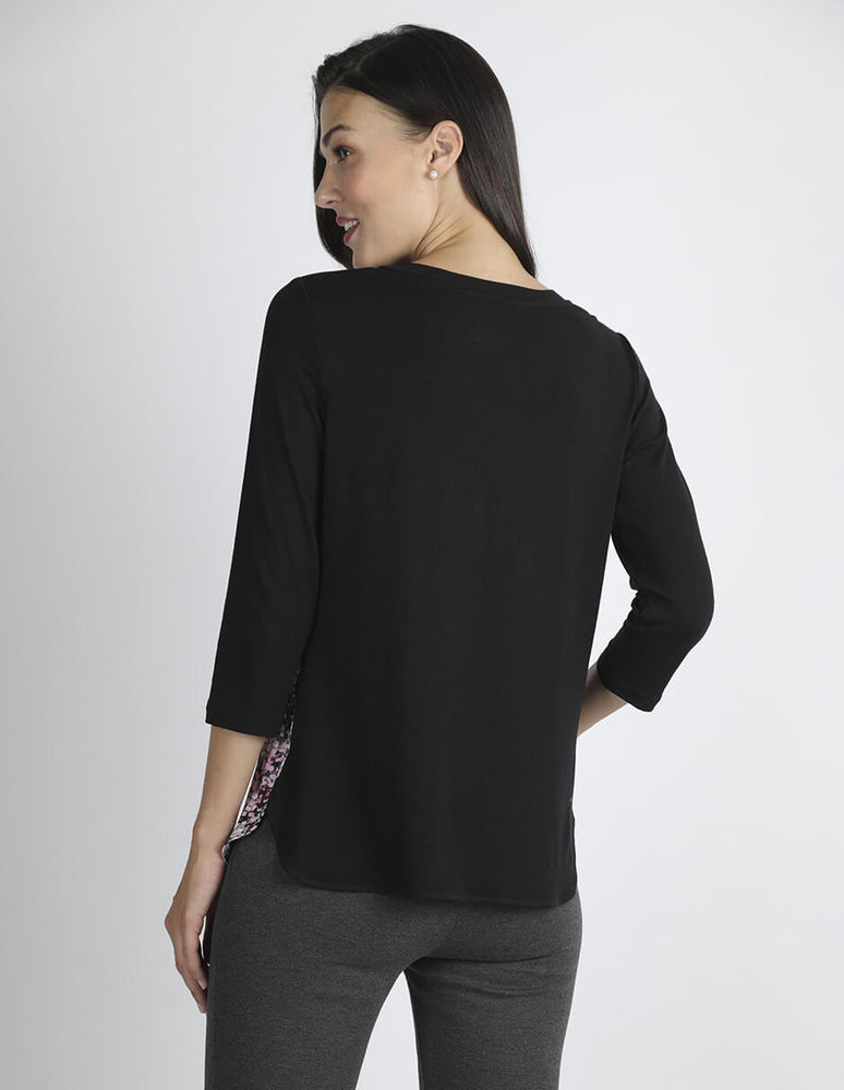 
                      
                        Blusa negra manga 3/4 Esenciales
                      
                    