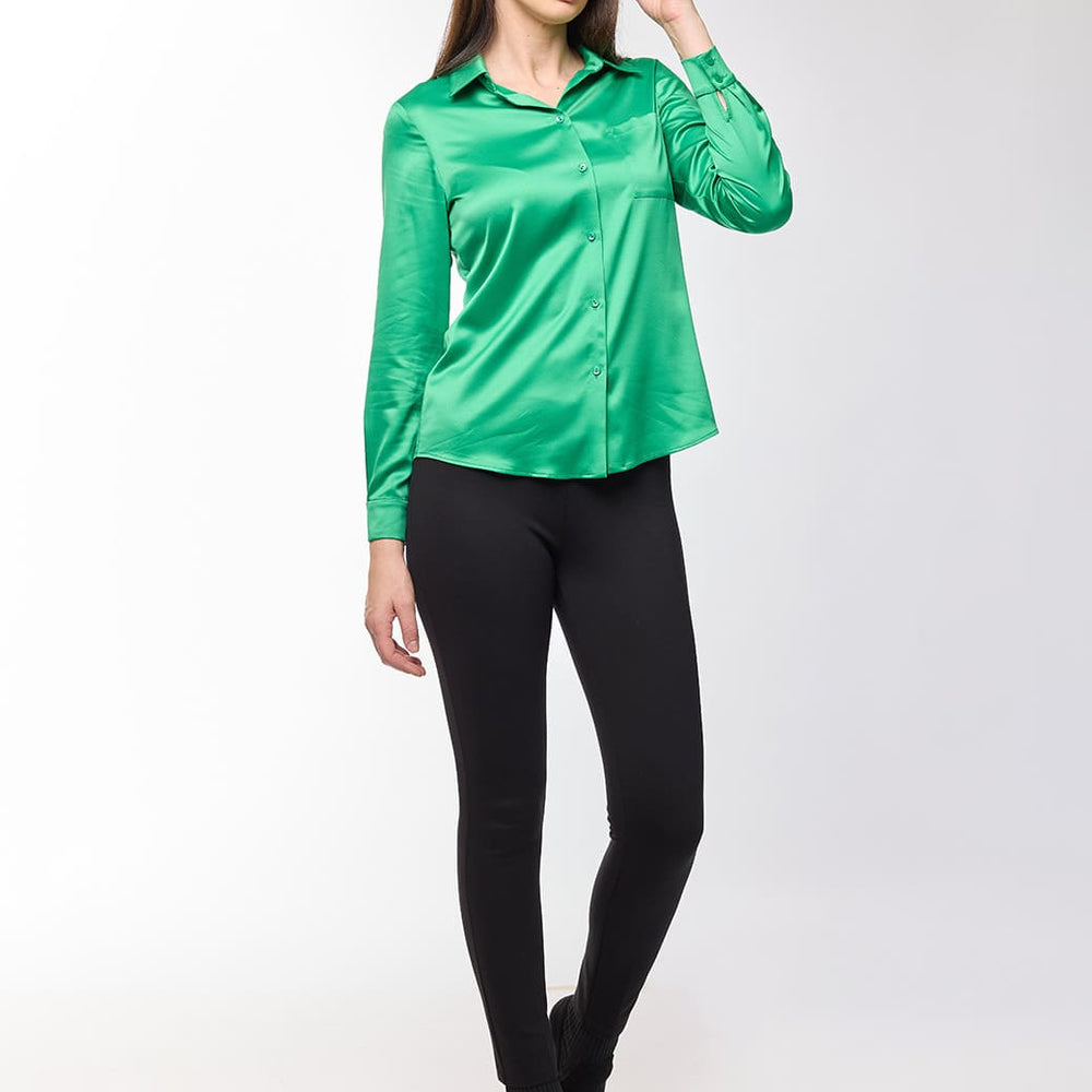 
                      
                        Blusa verde camisera Greta
                      
                    