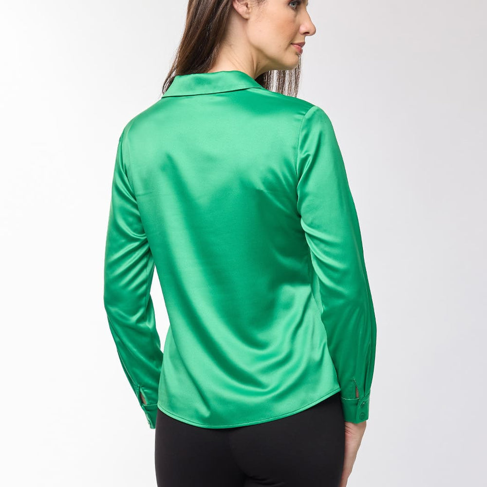 
                      
                        Blusa verde camisera Greta
                      
                    