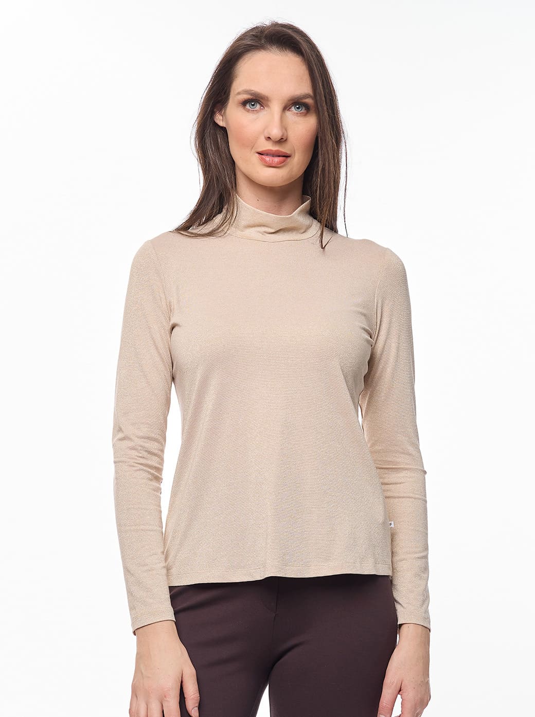 Blusa beige cuello alto Esenciales