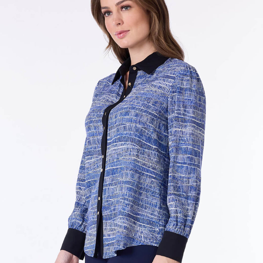 
                      
                        Blusa estampada Azul
                      
                    