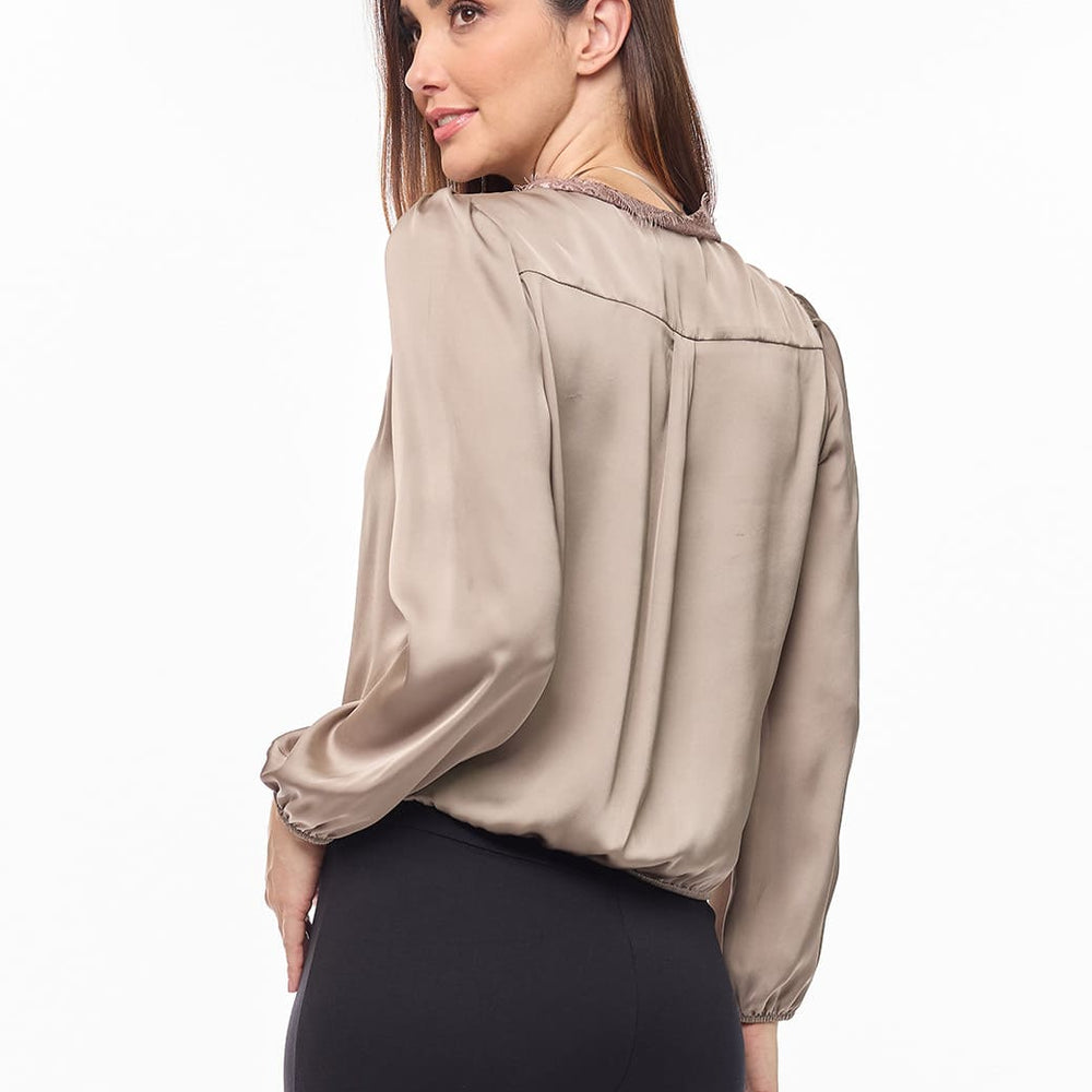 
                      
                        Blusa beige Debra
                      
                    