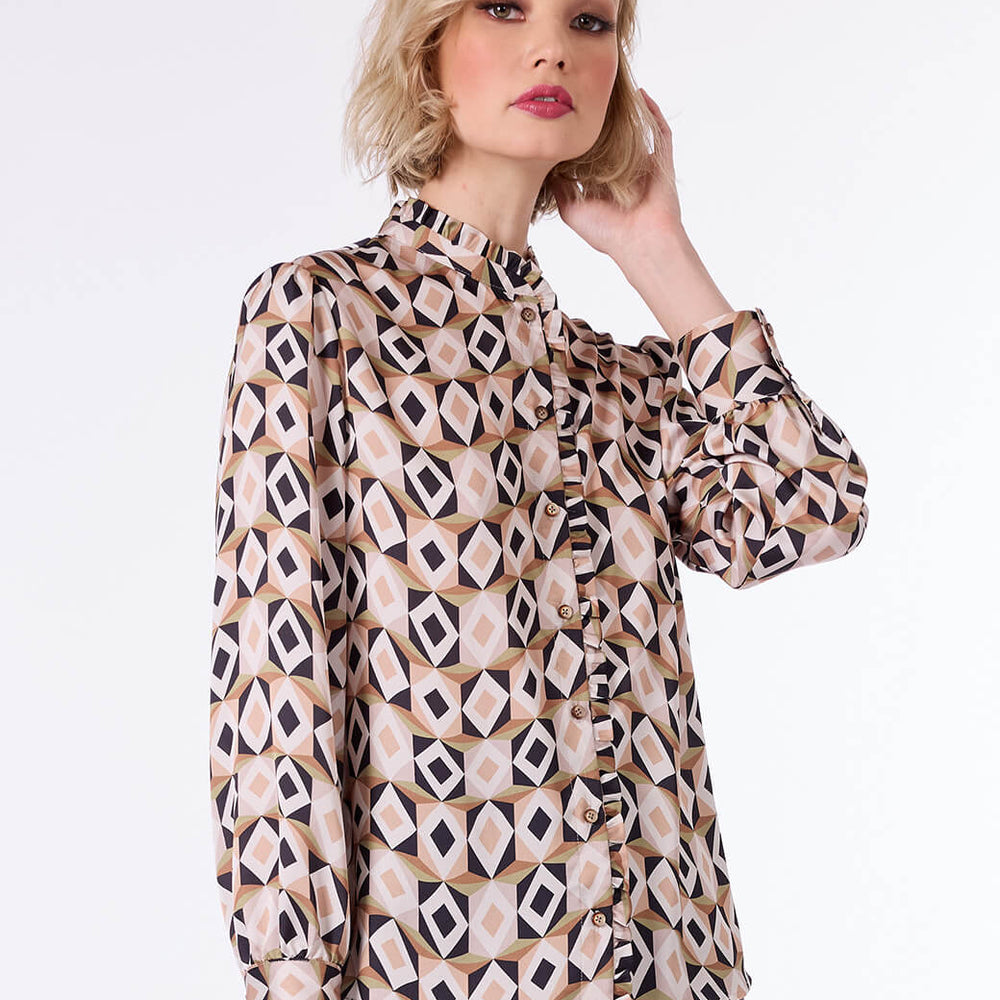 
                      
                        Blusa beige estampada Olinda
                      
                    