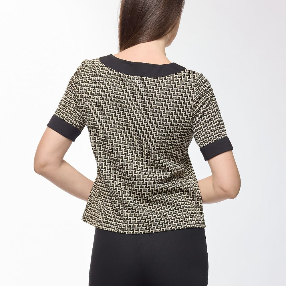 
                      
                        Blusa negra Unma
                      
                    