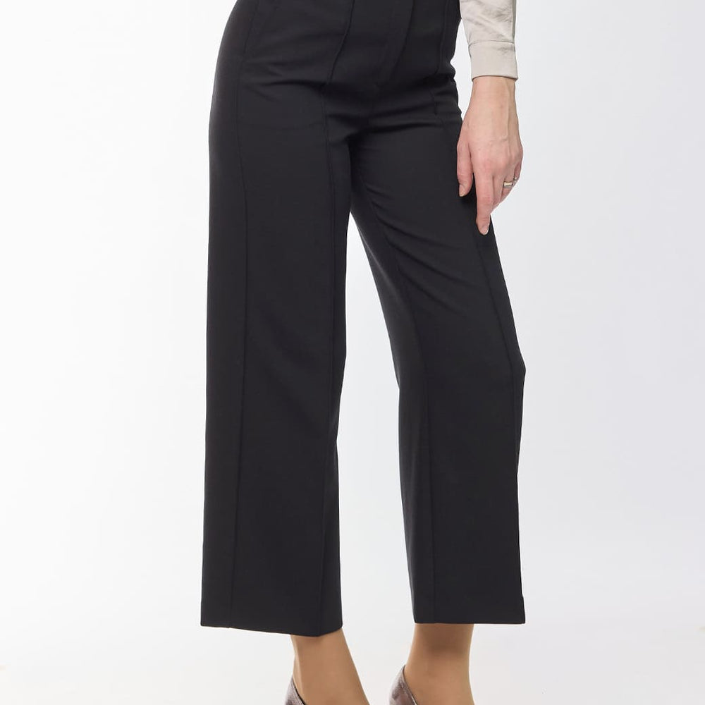 
                      
                        Pantalón negro liso Unma
                      
                    