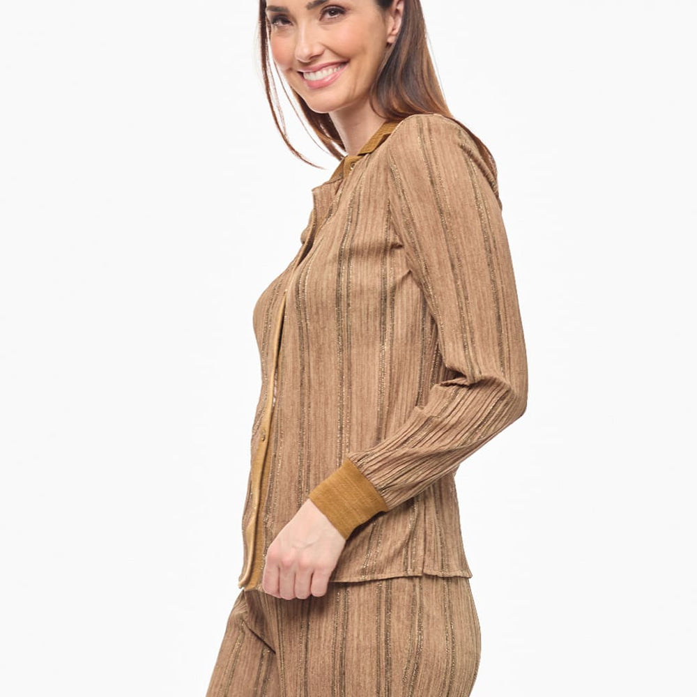 
                      
                        Blusa camel estampada Esenciales
                      
                    