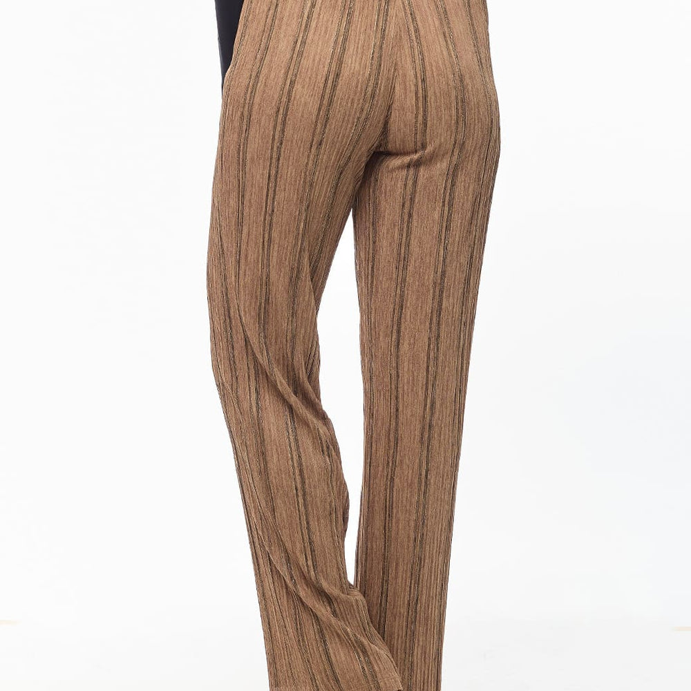 
                      
                        Pantalón camel pijamero con lurex Esenciales
                      
                    