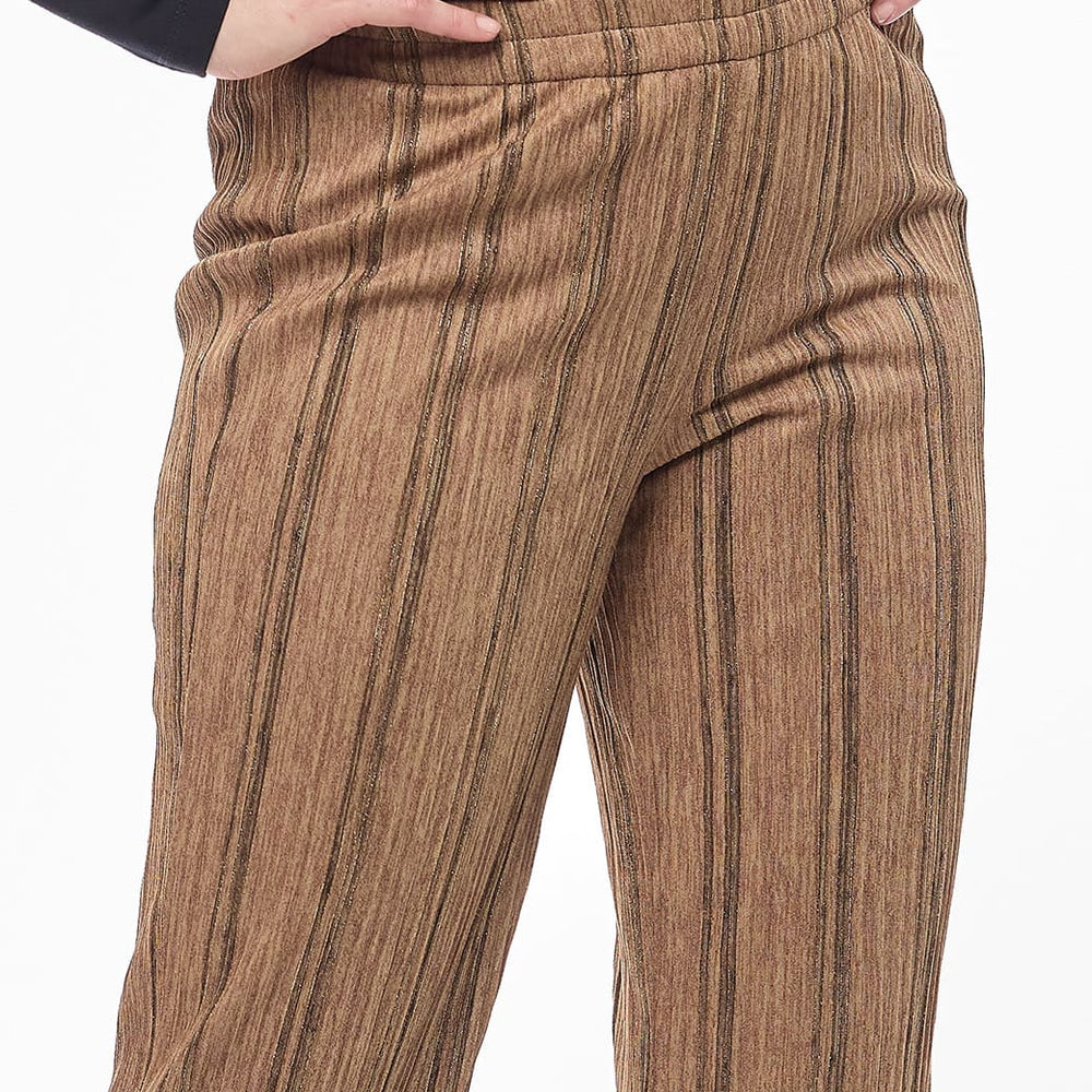 
                      
                        Pantalón camel pijamero con lurex Esenciales
                      
                    