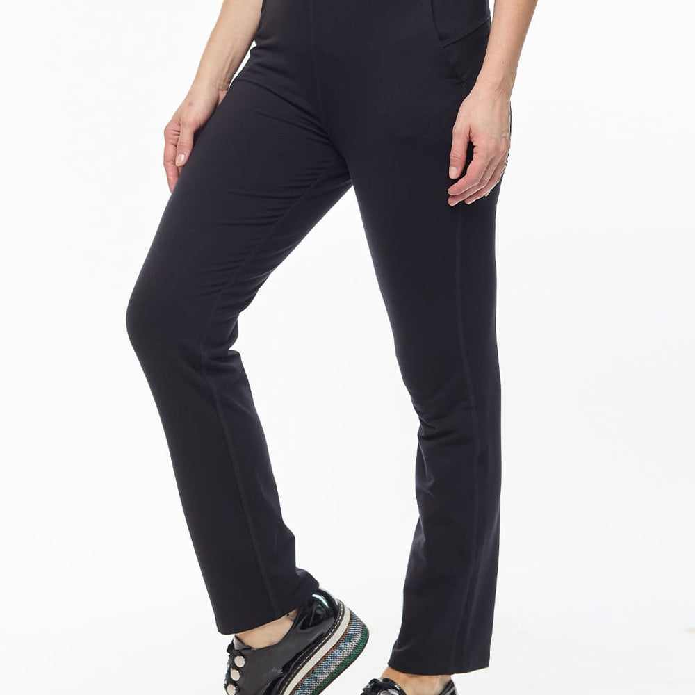 
                      
                        Pants negro con corte Comfort
                      
                    