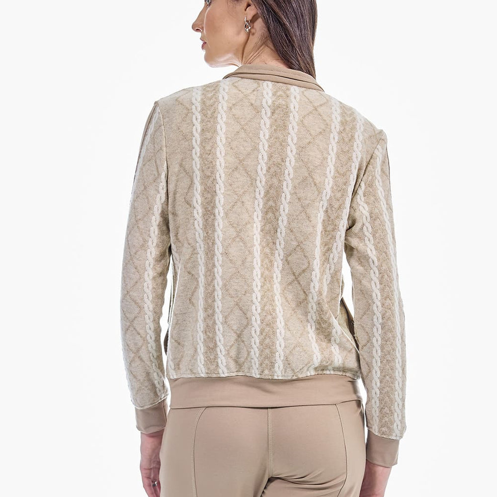 
                      
                        Chamarra beige con textura Comfort
                      
                    