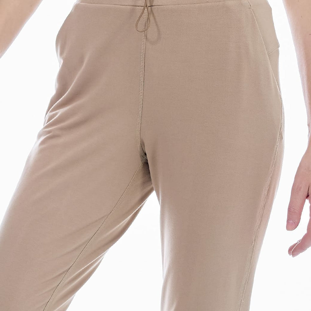 
                      
                        Pants beige con cortes Comfort
                      
                    