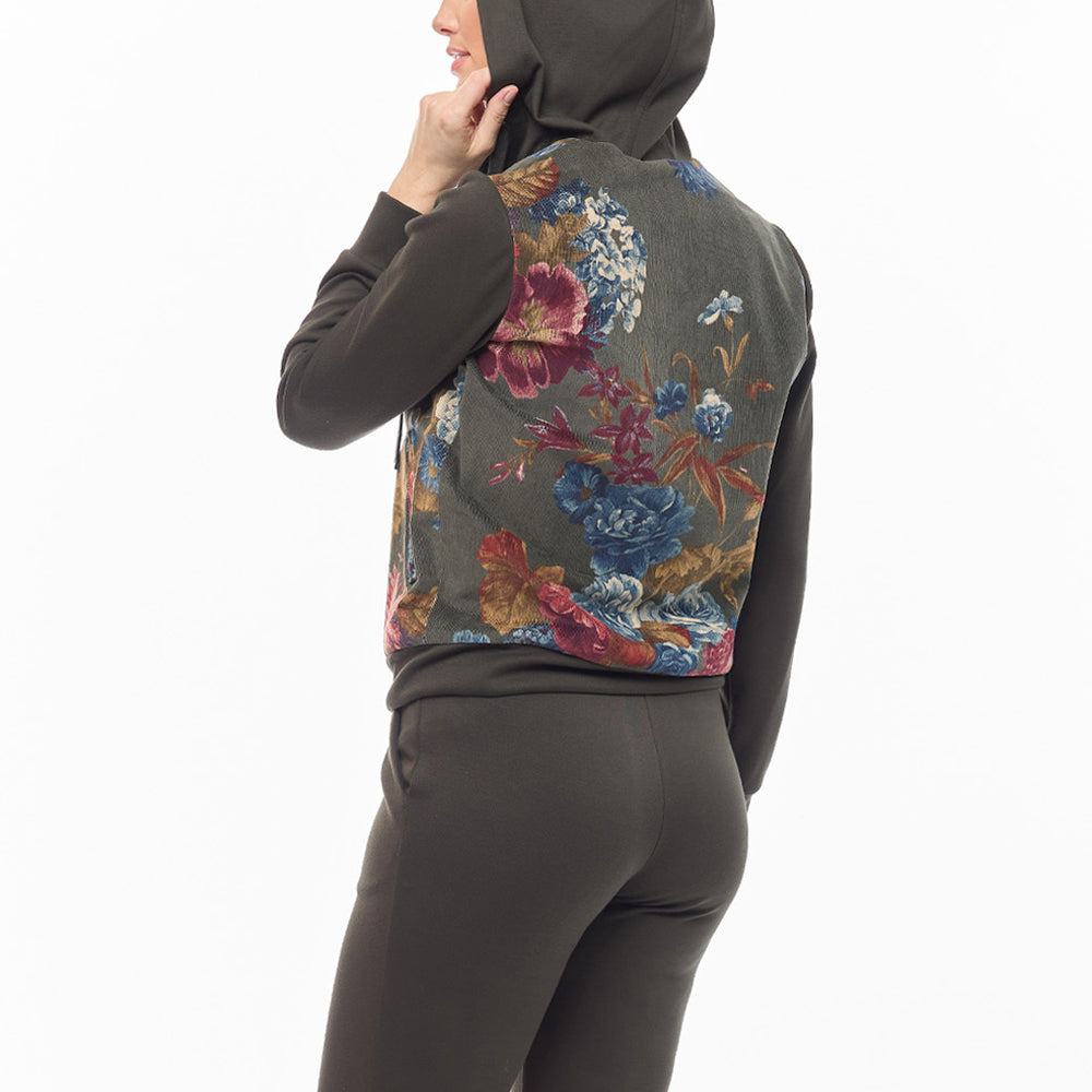 
                      
                        Sudadera olivo con flores Comfort
                      
                    