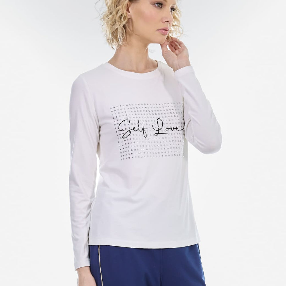 
                      
                        Blusa hueso letras esenciales
                      
                    