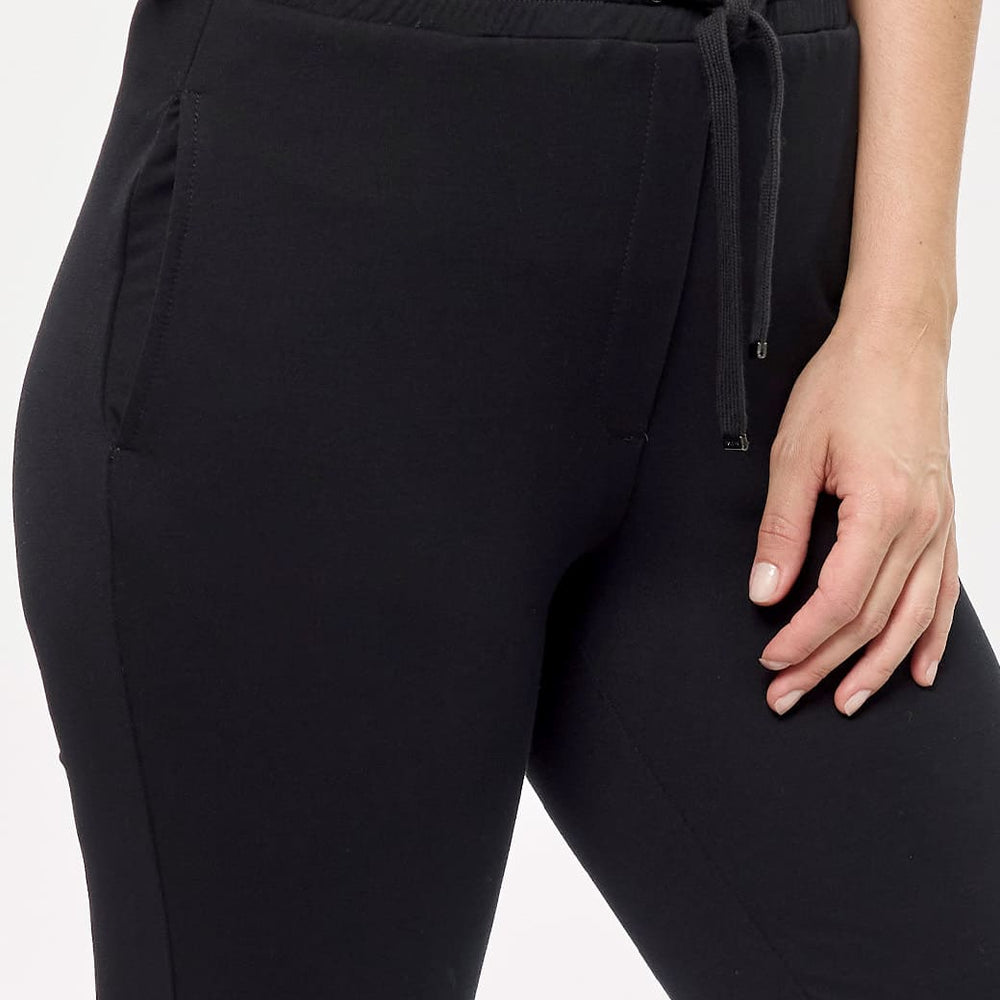 
                      
                        Pants liso negro Comfort
                      
                    