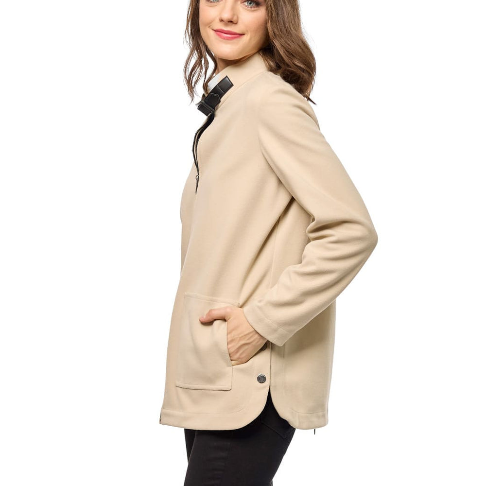 
                      
                        Gabardina beige corta Esenciales
                      
                    