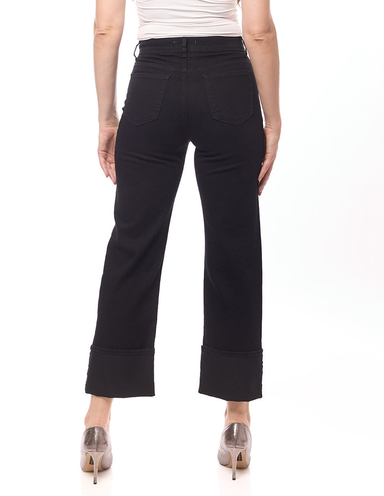 
                  
                    Un básico esencial para mujer, perfectos para un look moderno y versátil.
                  
                