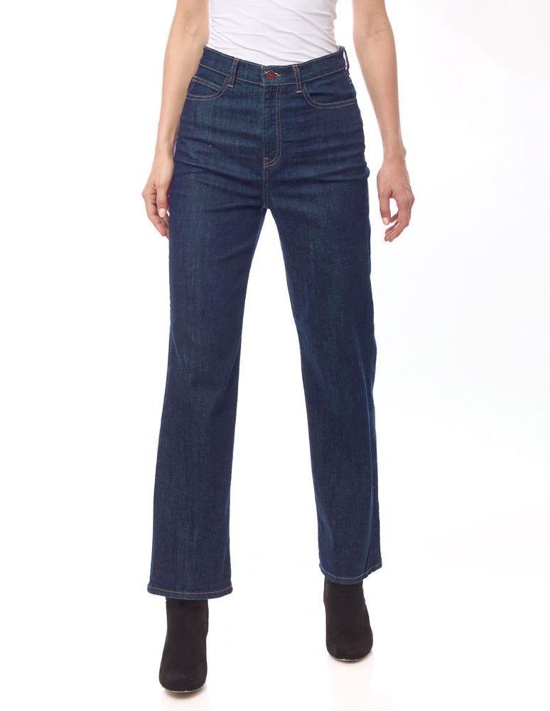 
                  
                    Jeans denim recto en color azul oscuro, estilo vaquero, con corte recto y ajuste moderno para otoño e invierno.
                  
                