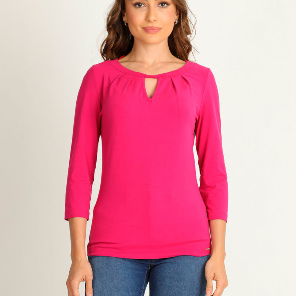 Blusa fucsia con escote torcido