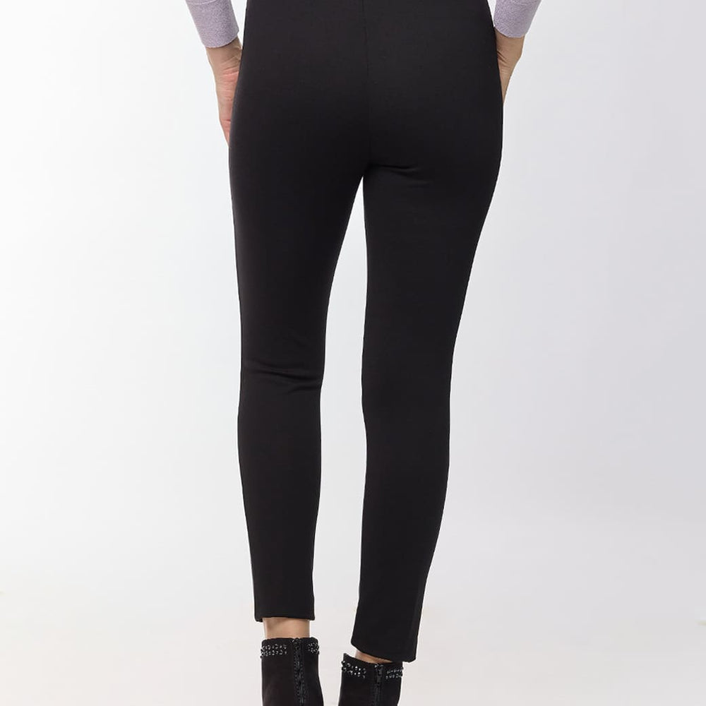 
                      
                        Leggings negros con broche Esenciales
                      
                    